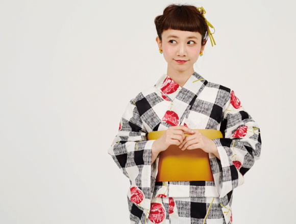 三戸なつめとのコラボ商品も発売開始 日常で気軽に楽しめる和装 浴衣 を夏のオシャレに取り入れよう Moshi Moshi Nippon もしもしにっぽん