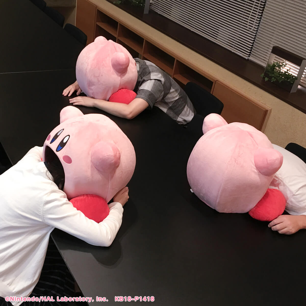 Sleep Inside Kirby's Mouth With Cute New Plush Cushion | MOSHI MOSHI NIPPON  | もしもしにっぽん