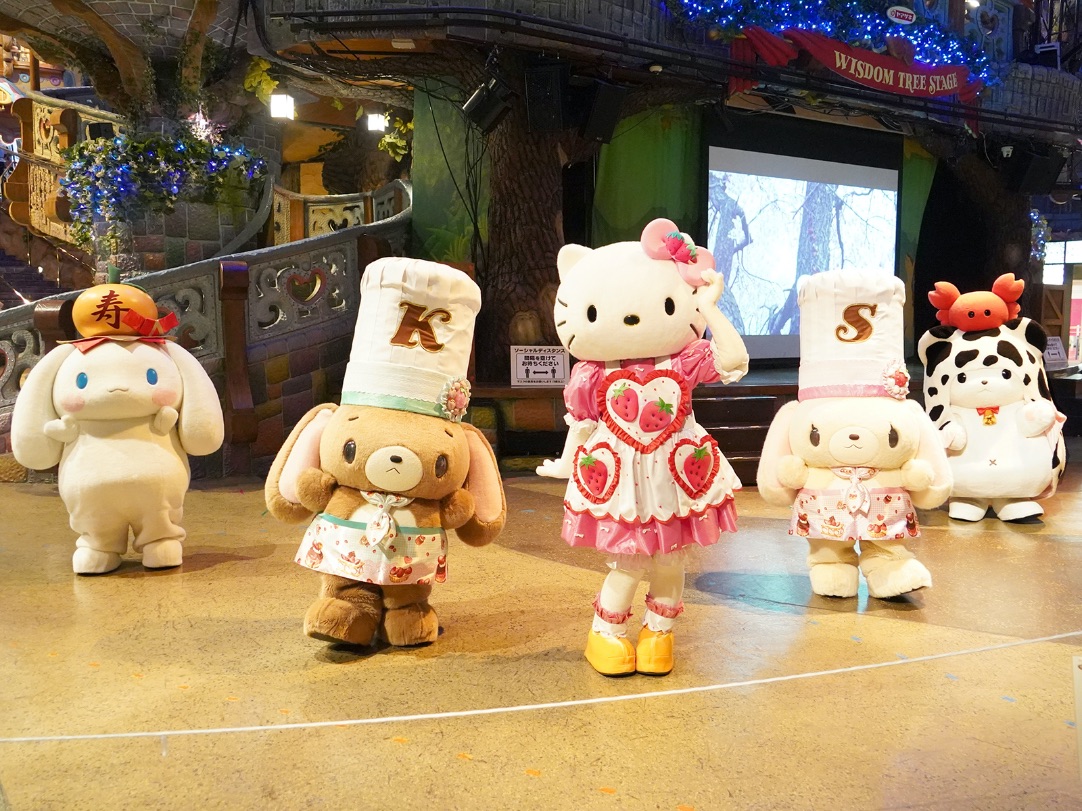 See Hello Kitty and friends sing Christmas carols at Sanrio Puroland this  holiday season